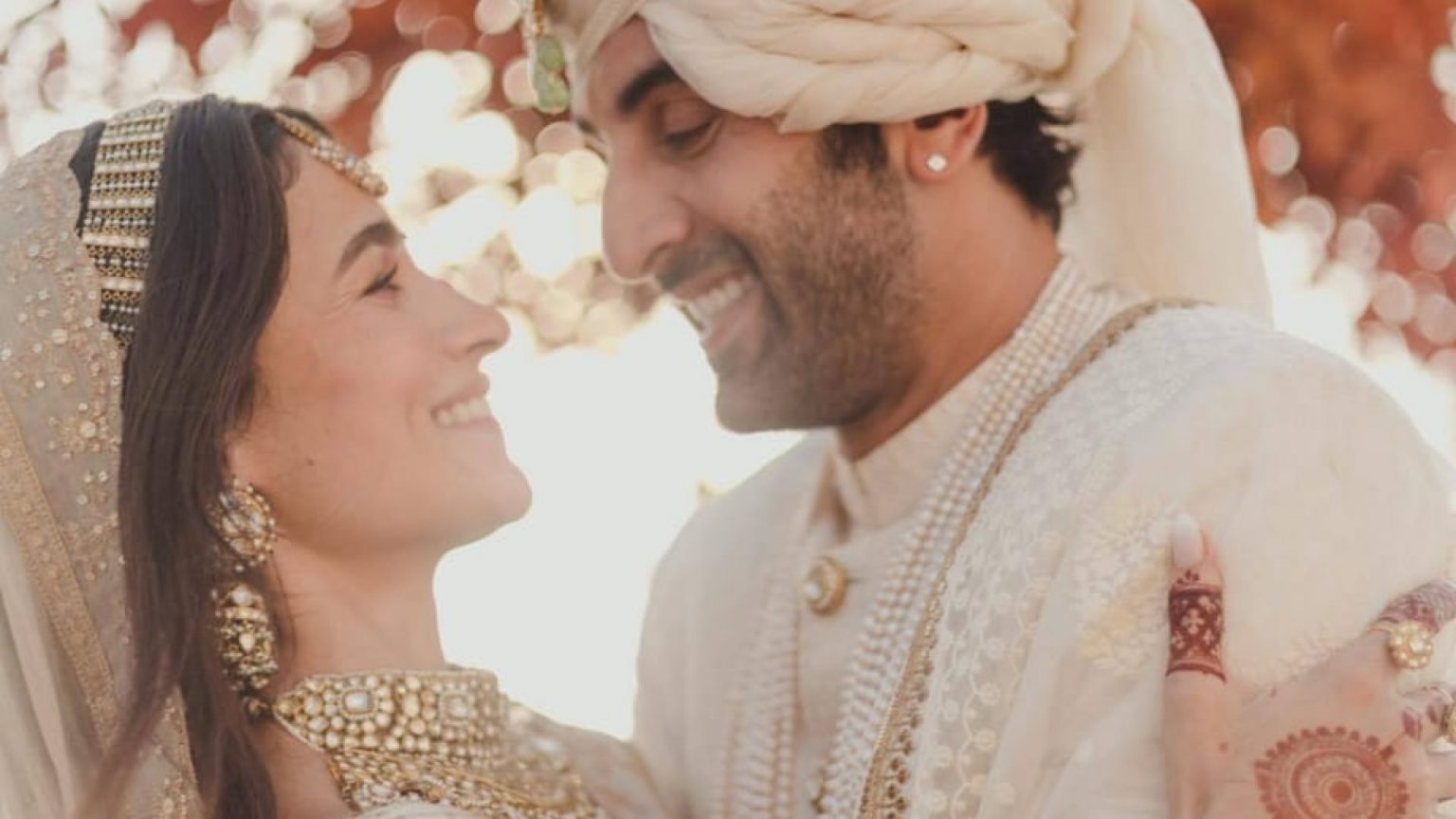 “Ranbir Kapoor’s Wedding Dress: A Closer Look”