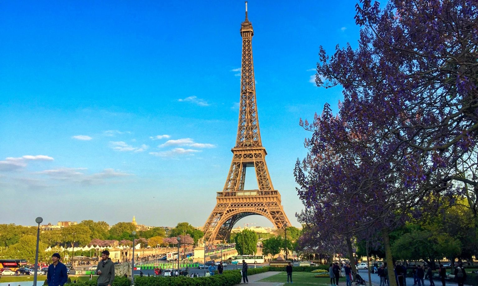 A Traveler’s Guide to the Eiffel Tower: History and Architecture